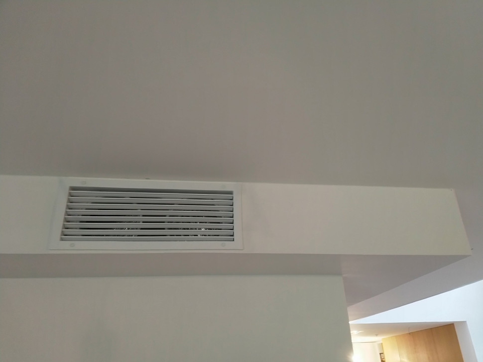 Kratka nawiewna instalacji z kanałową jednostką