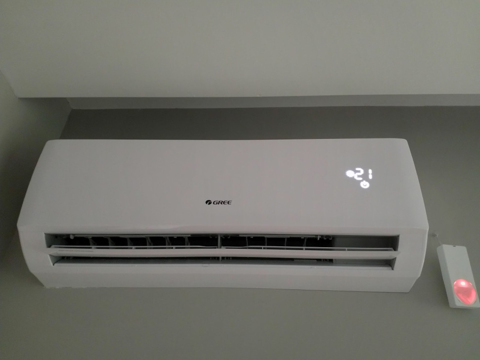 Jedna z pięciu ściennych jednostek wewnętrznych w układzie multisplit