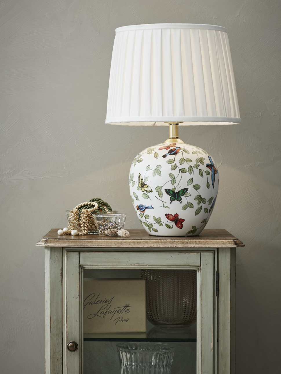 Oświetlenie dekoracyjne - lampa na stoliku