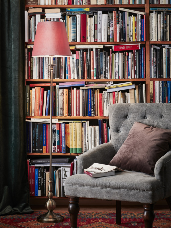 Lampa podłogowa sprawdzi się jako punktowe światło do czytania