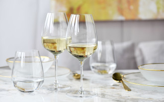 Jak dobrać uniwersalny zestaw szkła na każdą okazję?