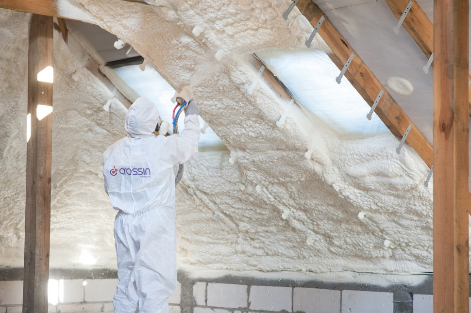 Nakładanie piany natryskowej PUR