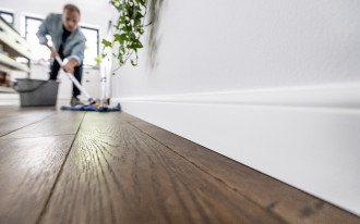 Trwały wybór do wymagających wnętrz. Dobieramy listwę przypodłogową