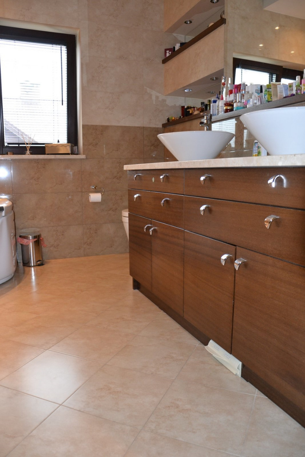 Szufelka automatyczna w łazience