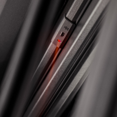 Czujnik antywłamaniowy w drzwiach tarasowych SYNEGO SLIDE