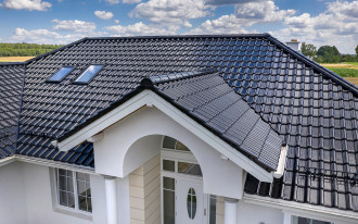 Klasyczna willa w nowoczesnym wydaniu z dachówką ceramiczną CREATON