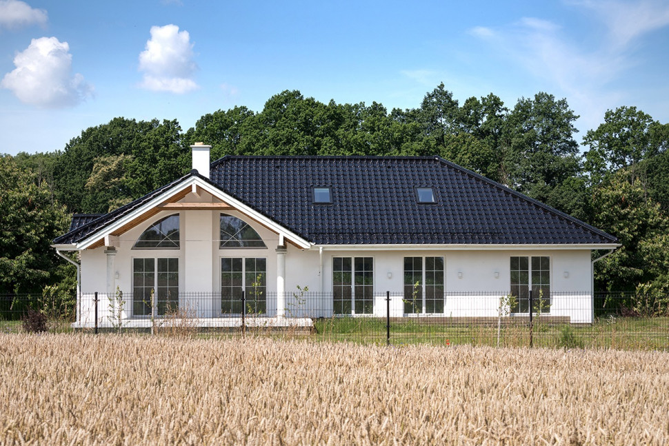 Klasyczna willa w nowoczesnym wydaniu z dachówką ceramiczną CREATON