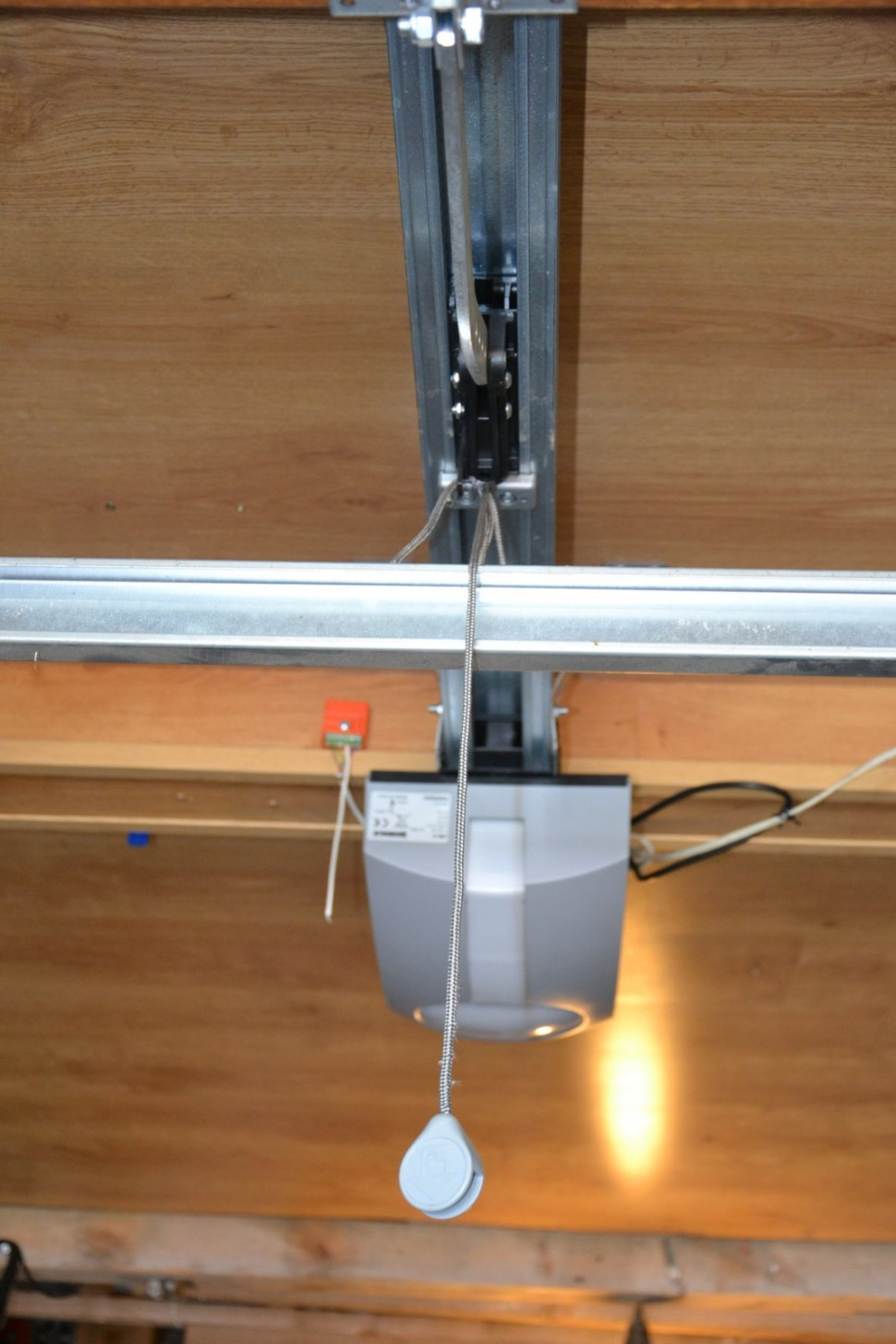 Linka do ręcznej obsługi bramy podczas braku zasilania elektrycznego