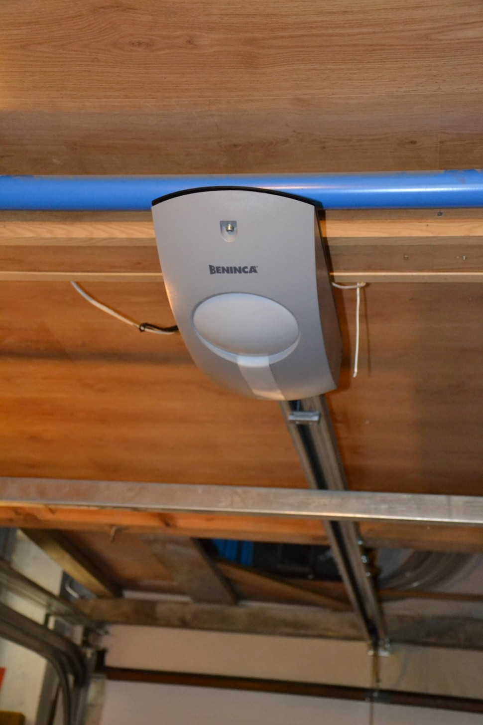 W 2013 r. bramę zaopatrzono w napęd z paskiem kewlarowym