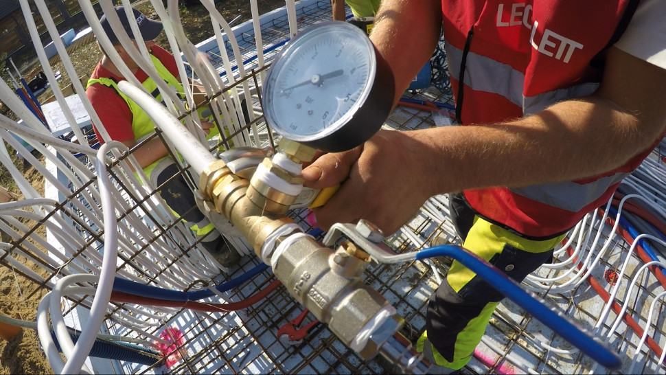 Wodne ogrzewanie podłogowe umieszczone w płycie fundamentowej Legalett