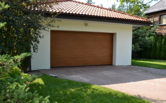 Brama segmentowa zamiast drewnianej ocieplonej gąbką