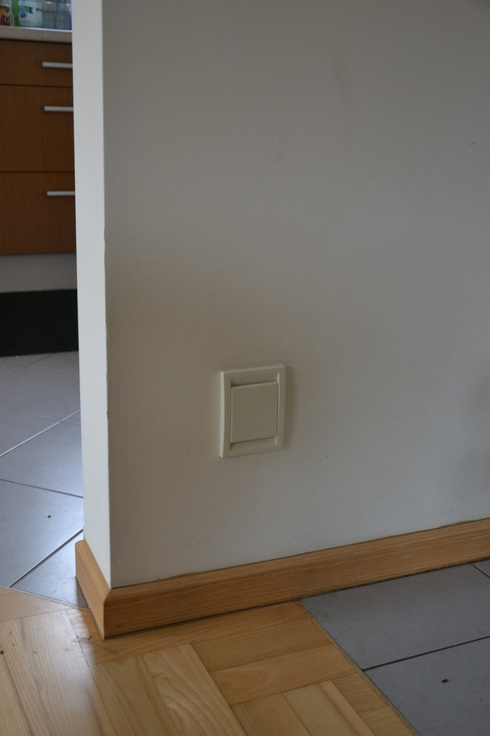 Gniazda umieszczono 25 cm nad podłogą