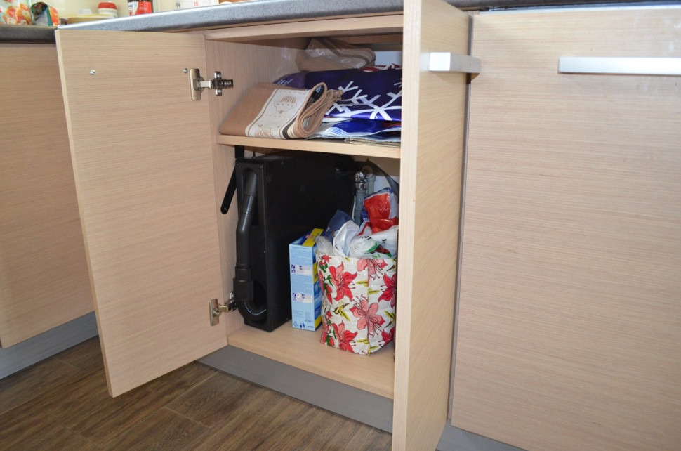 Kaseta pod zlewozmywakiem w kuchni