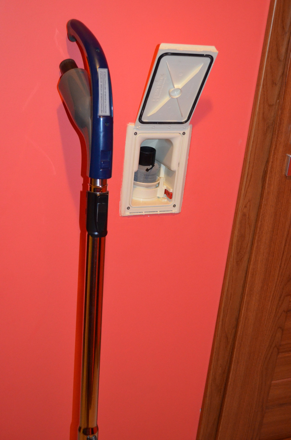 Wąż wpuszczony w instalację ścienną