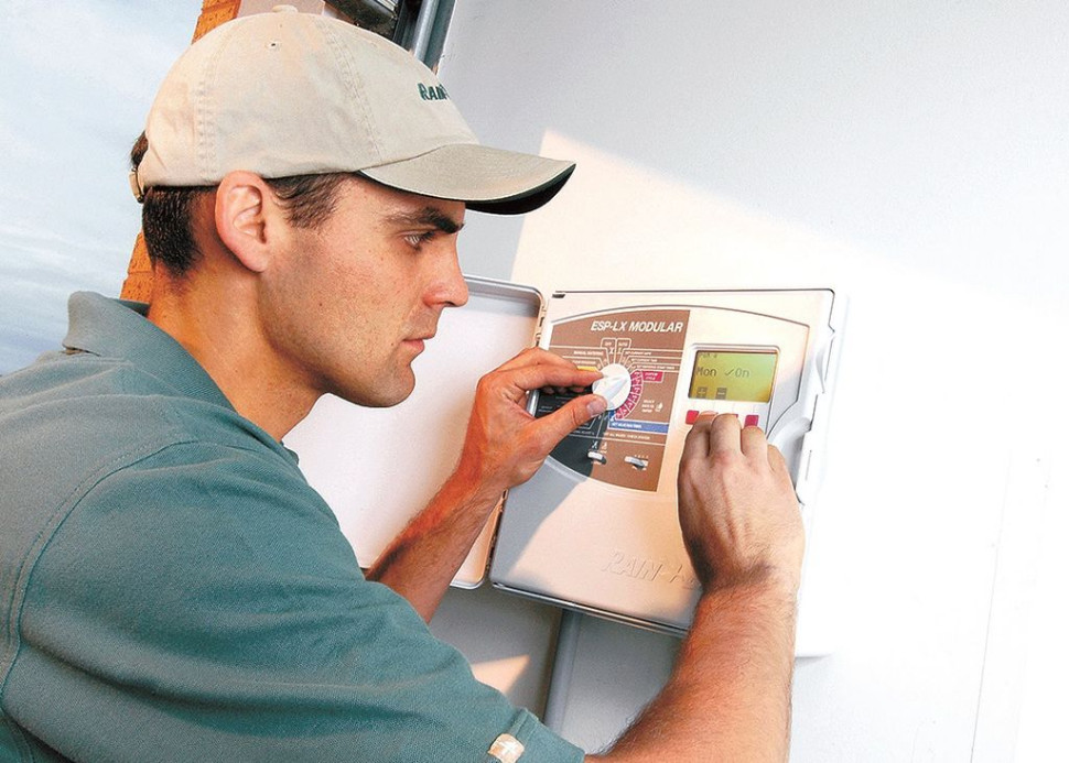 Ustawianie sterownika dla systemu nawadniania ogrodu