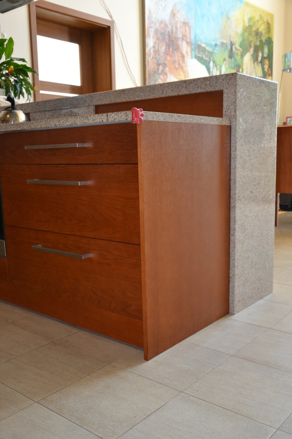 Bok barku wykończony granitem