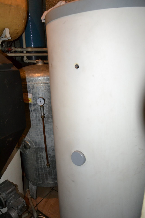 Biwalentny zbiornik c.w.u. ma pojemność 300 l