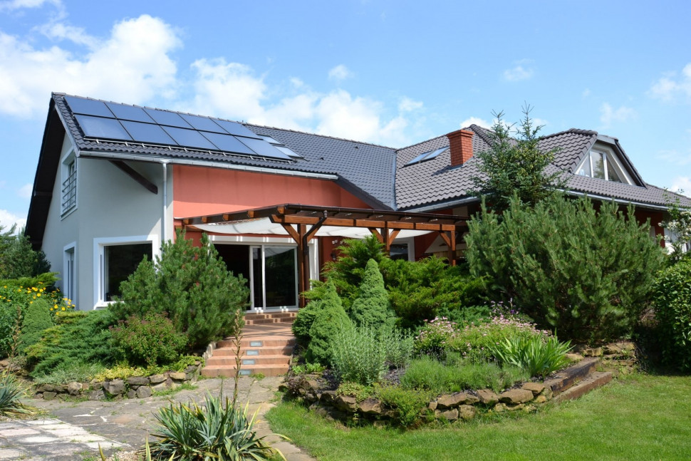 Na dachu zmieściło się 10 płaskich paneli