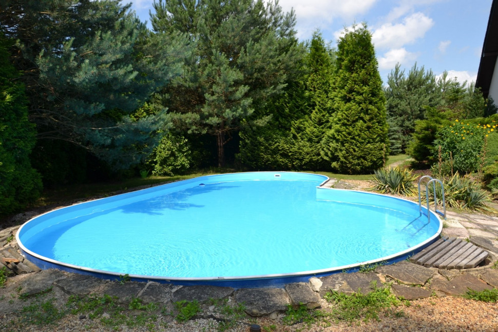 Basen: lustro wody o powierzchni 52 m2