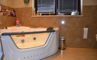 Wanna z hydromasażem - uciążliwe czyszczenie