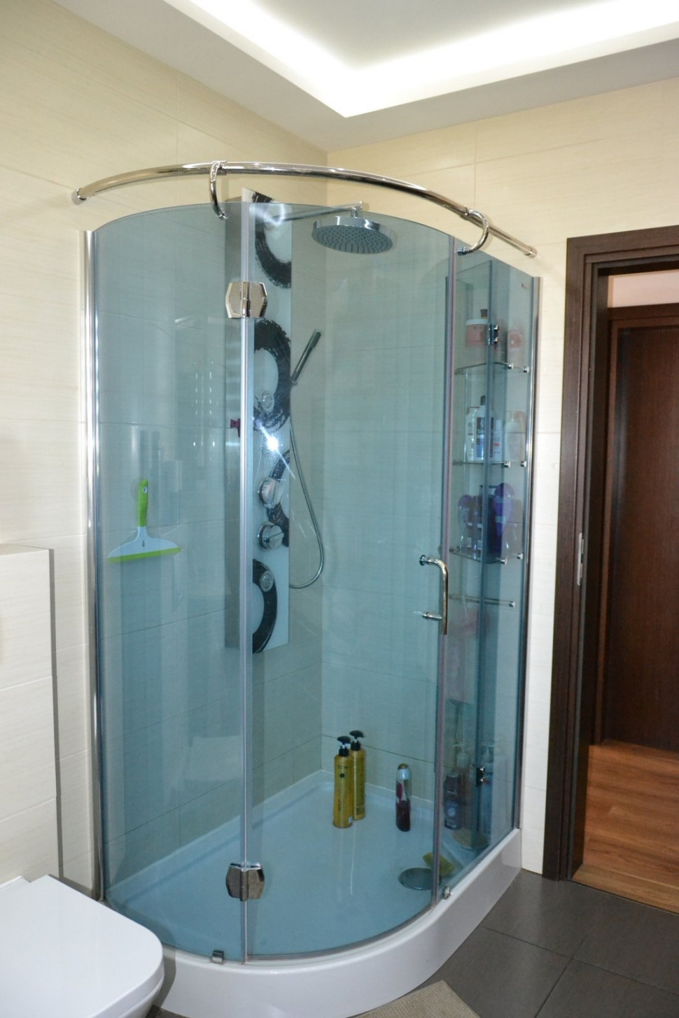 Kabina z panelem do hydromasażu