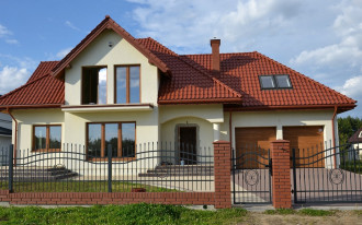 Ogrodzenie z cegły klinkierowej oraz elementów stalowych za 34 000 zł