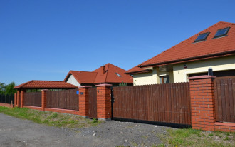 Ogrodzenie z cegły klinkierowej i sztachet za 20 000 zł