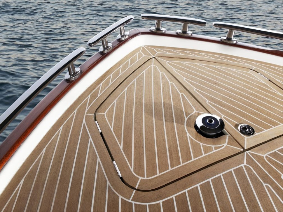 Pokład statku wykonany z teaku