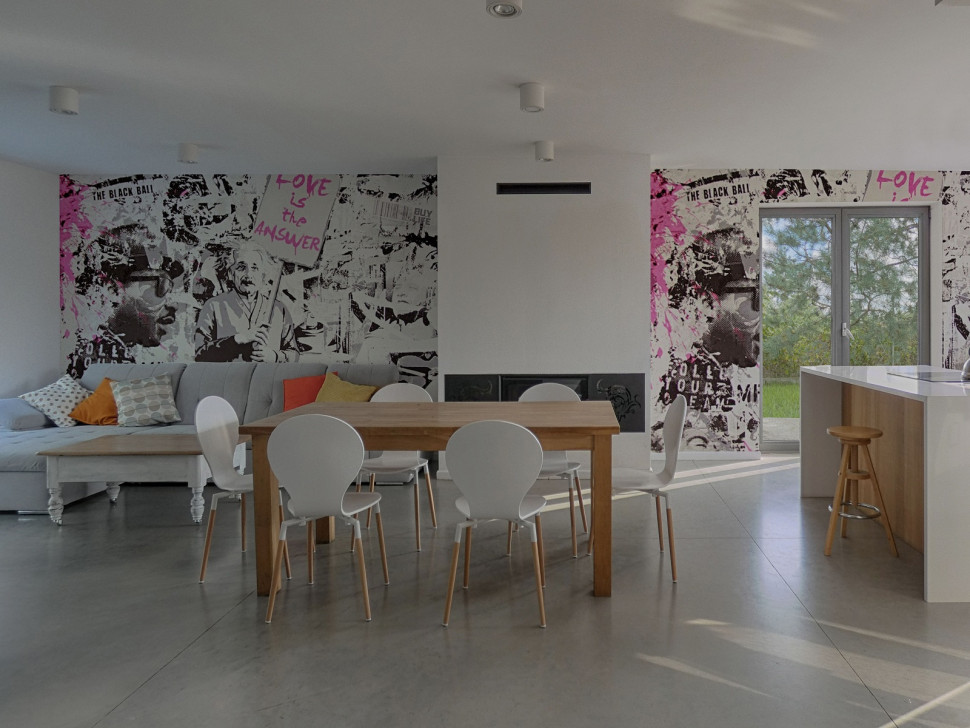 Cienkowarstwowy, zacierany beton (o grubości 10 mm) pokryto krzemianowolitowym preparatem wybłyszczającym