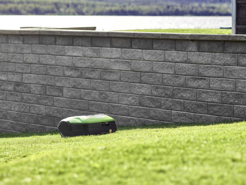 Roboty OptiMow GREENWORKS pokonują maksymalne nachylenie aż do 35%