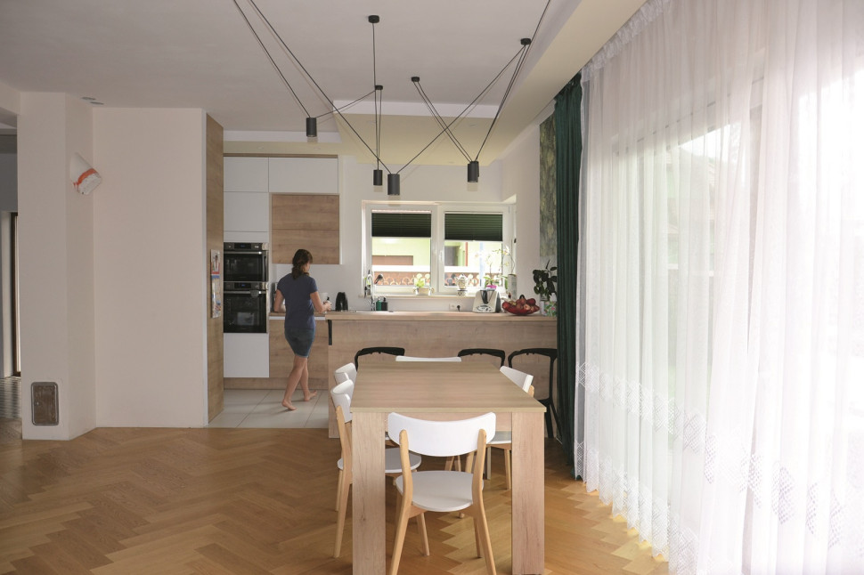 Trójwarstwowe deski dębowe i płyty z gresu