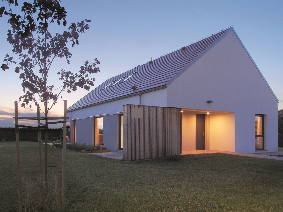 Wnęka wejściowa wyposażona w podsufitowe lampy LED