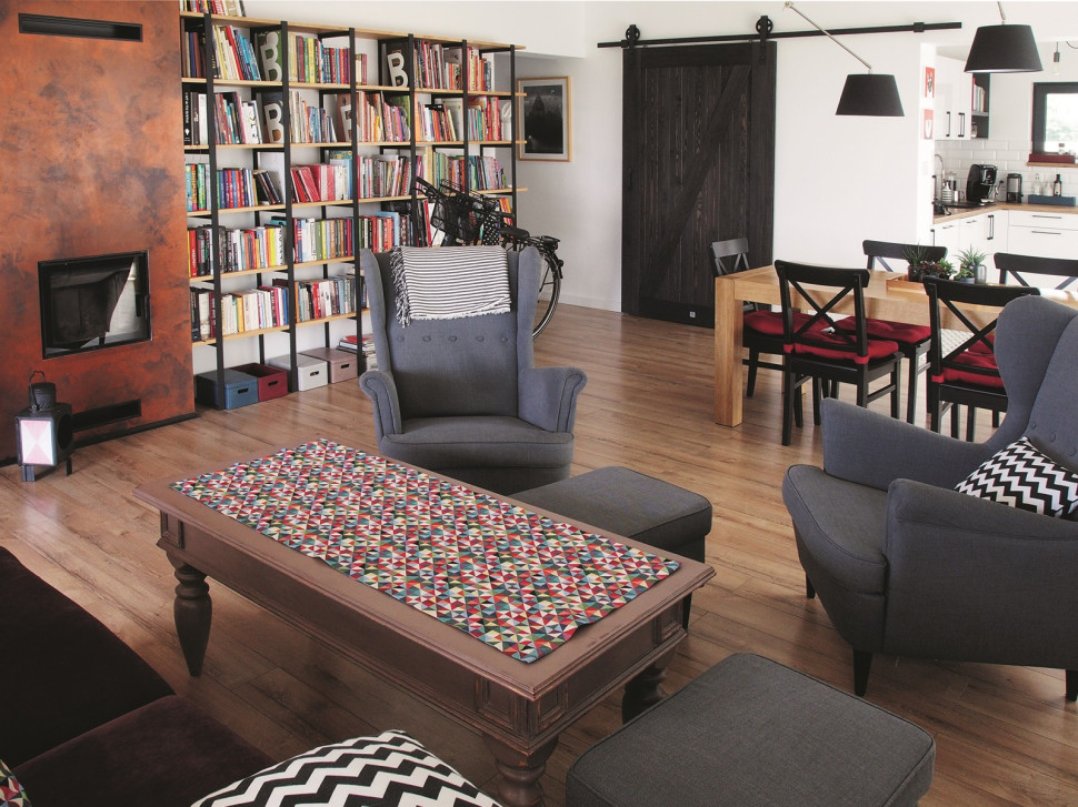 Połączona strefa dzienna zajmuje połowę parteru (ok. 50 m2)