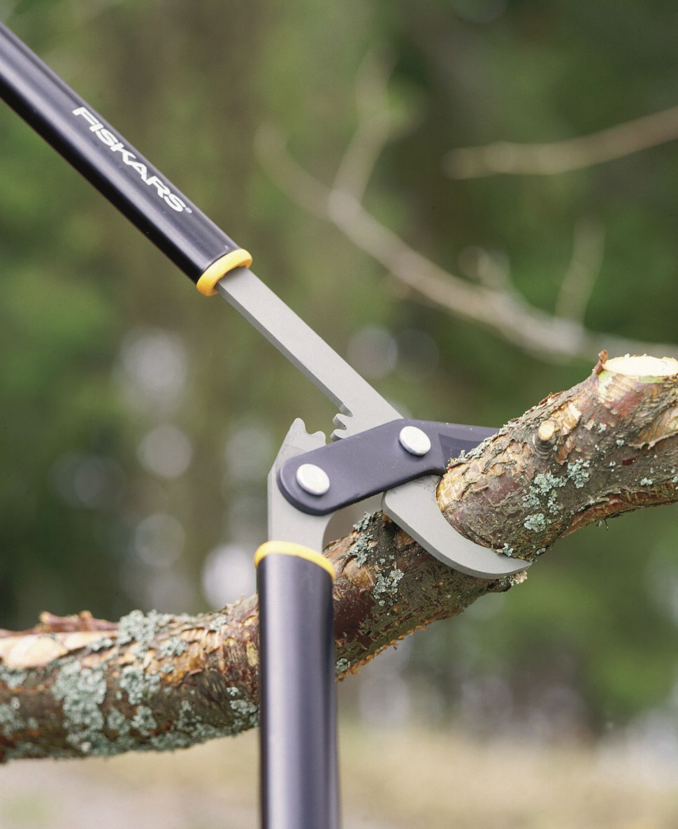 Oburęczny sekator dźwigniowy do przycinania cieńszych gałęzi