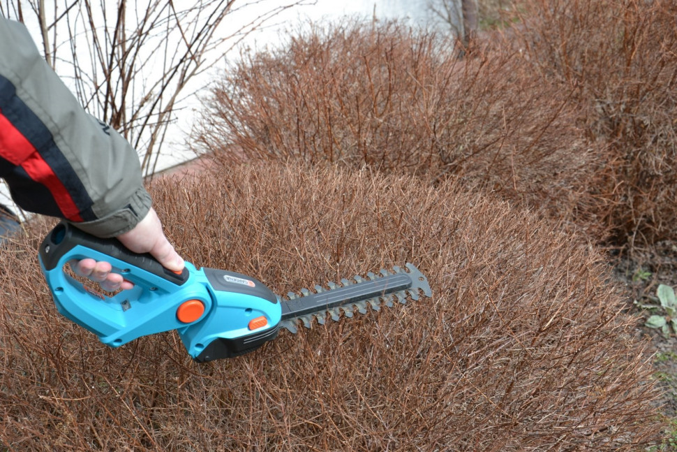 Lekkie nożyce akumulatorowe z krótką listwą tnącą