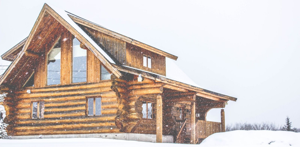 Dom z bali - widok zimą