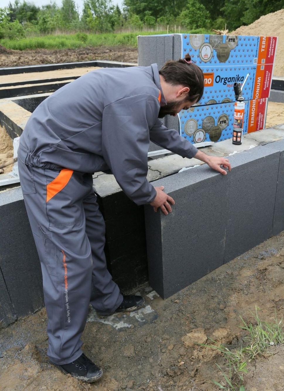 Ocieplenie fundamentów za pomocą styropianu grafitowego TERMONIUM fundament. fot. Termo Organika