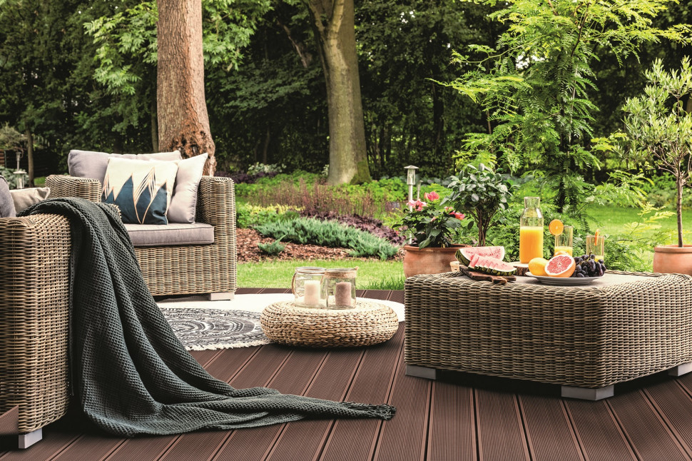 Taras na gruncie wykonany z desek kompozytowych