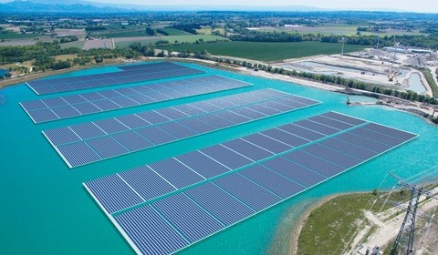 Wodna farma fotowoltaiczna we Francji