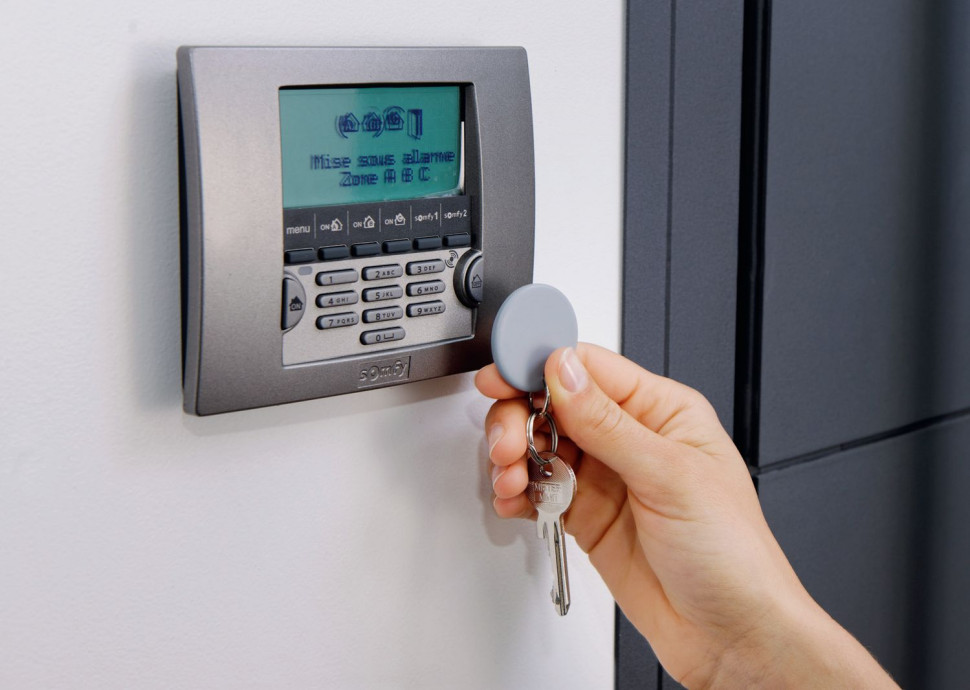 Sterowanie instalacją alarmową - manipulator i brelok