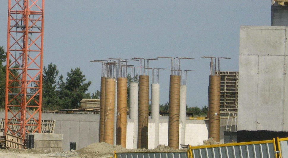 Szalunkowe formy tekturowe służą do wykonywania podpór, słupów i kolumn betonowych lub żelbetonowych o przekroju kołowym.