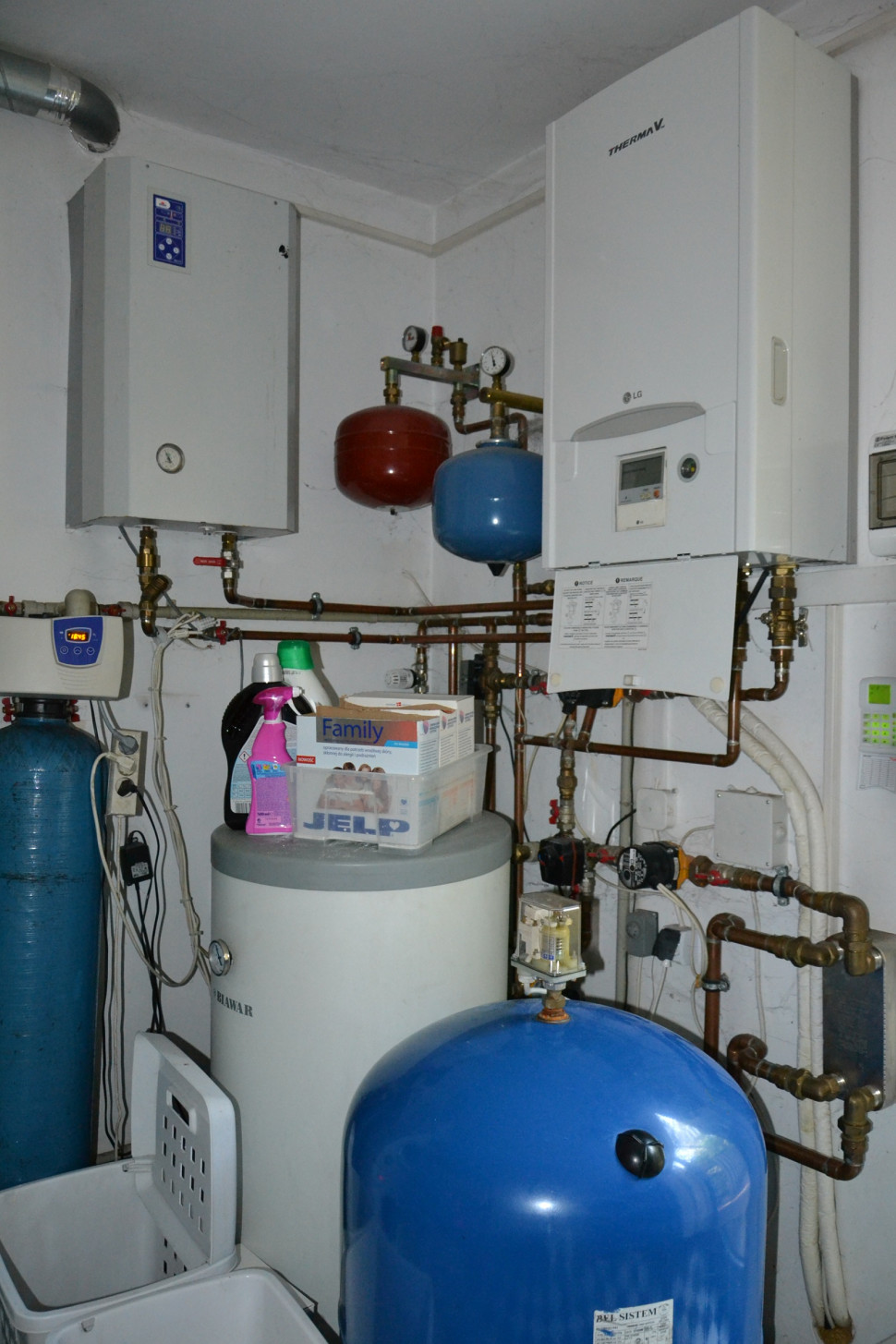 Za hydroforem - filtr kolumnowy z węglem aktywnym