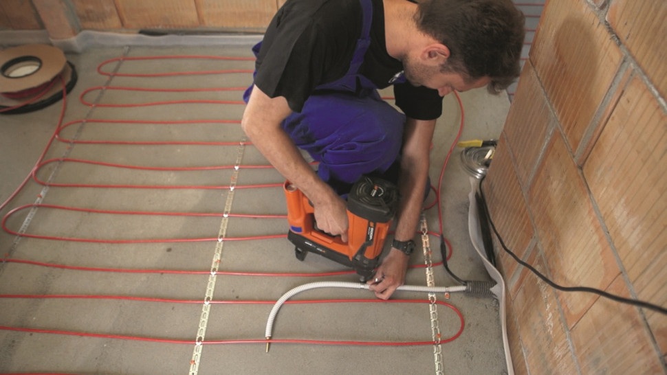 Drugi etap montażu przewodów grzejnych