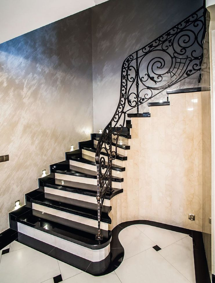 1146 - schody zabiegowe - stopnie marmurowe, podstopnice granitowe