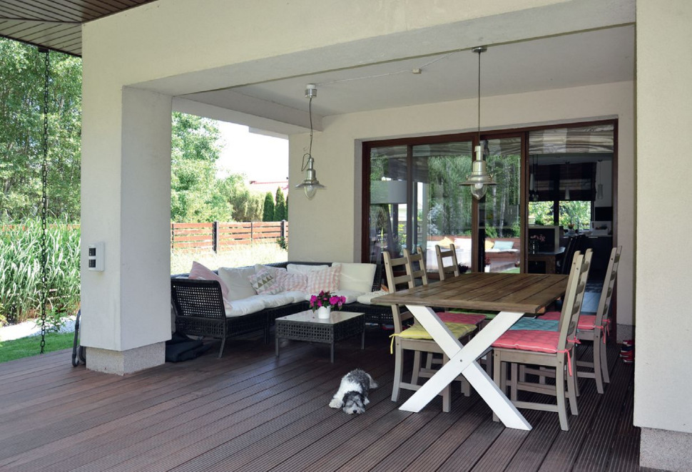 Taras z ryflowanego drewna egzotycznego