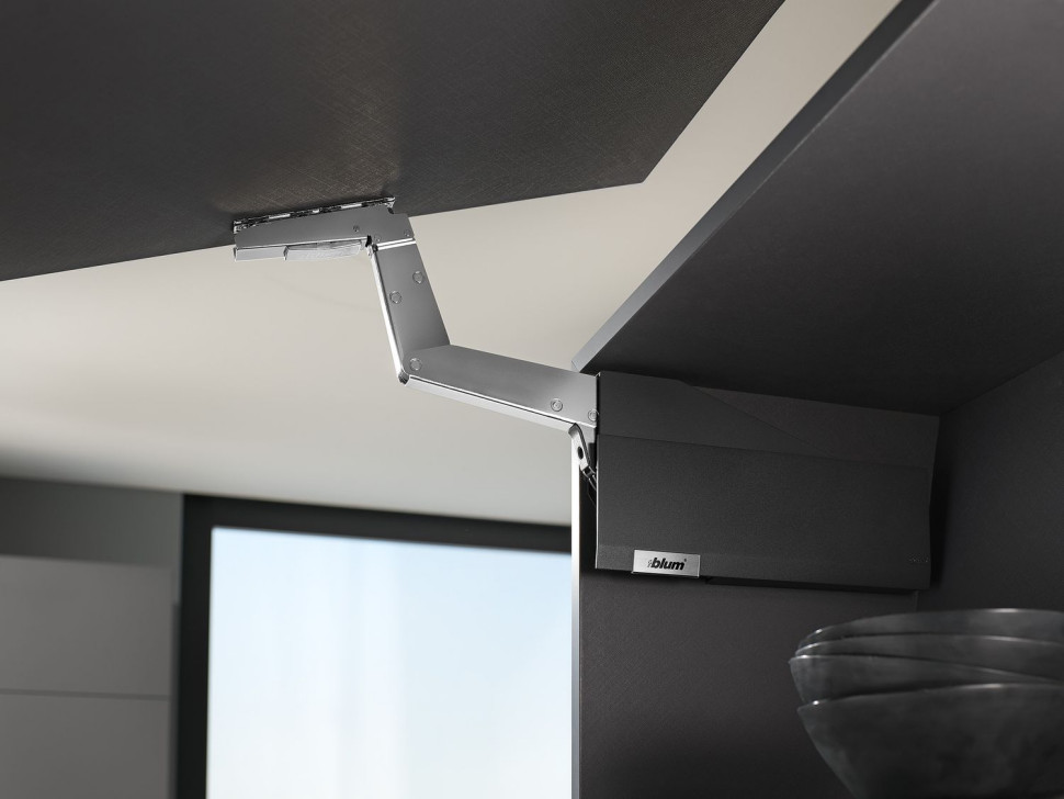 Systemy podnośników do frontów górnych najnowszej generacji - w tym przypadku AVENTOS HS top − ujmują nowoczesnym wyglądem i ulepszonymi funkcjami