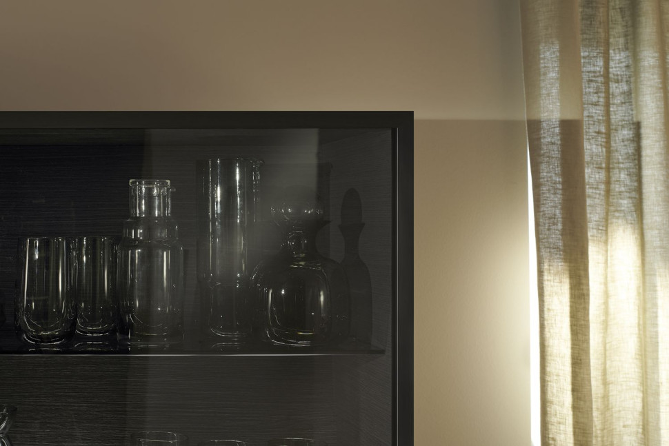 Metallics: Powierzchnie o metalicznym wyglądzie są bardzo efektowne, jak tu w przypadku LEGRABOX individual z bokami z nadrukiem w kolorze złotym