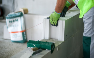 Murowanie ścian z bloczków H+H pod instalacje kanalizacyjne