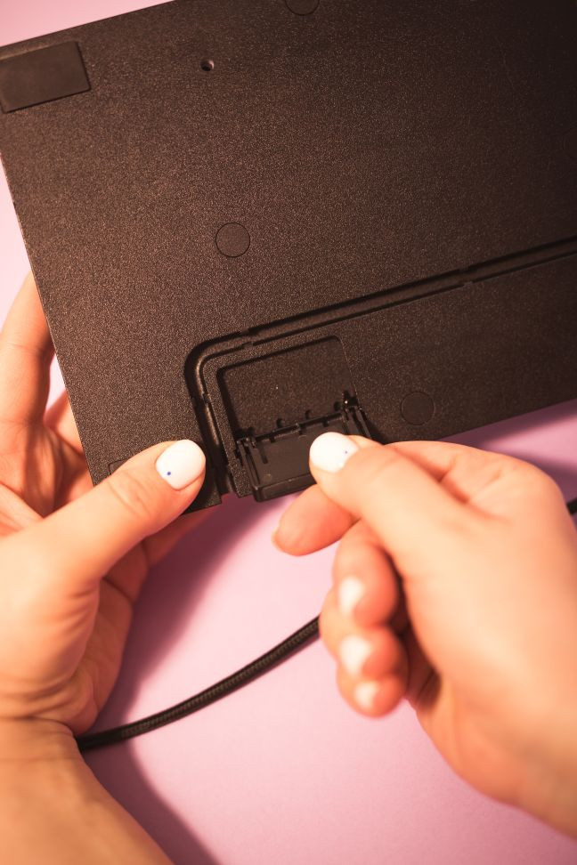 Przyklejanie stopki do klawiatury