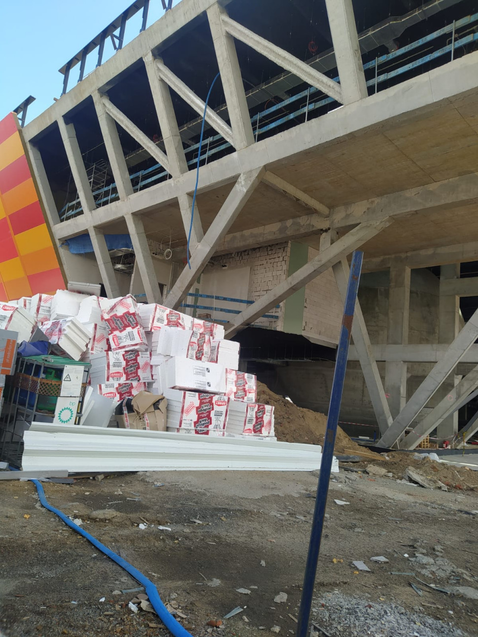 Jeden z dużych szczecińskich obiektów zabezpieczony styropianem ARBETu. fot. FS ARBET